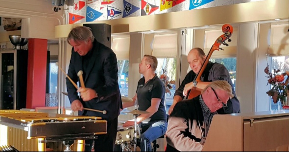 Trio Jos van Beest & Vibrafonist Frits Landesberge